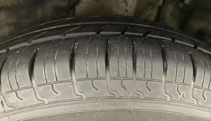 2020 Tata ALTROZ XE PETROL, CNG, Manual, 75,236 km, Left Front Tyre Tread