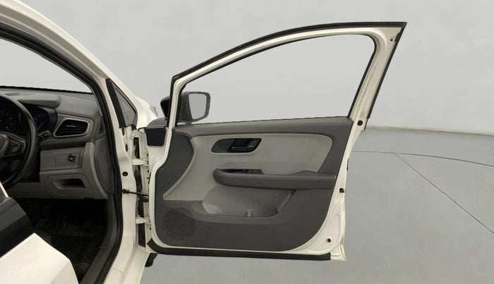 2020 Tata ALTROZ XE PETROL, CNG, Manual, 75,236 km, RHS Front Door