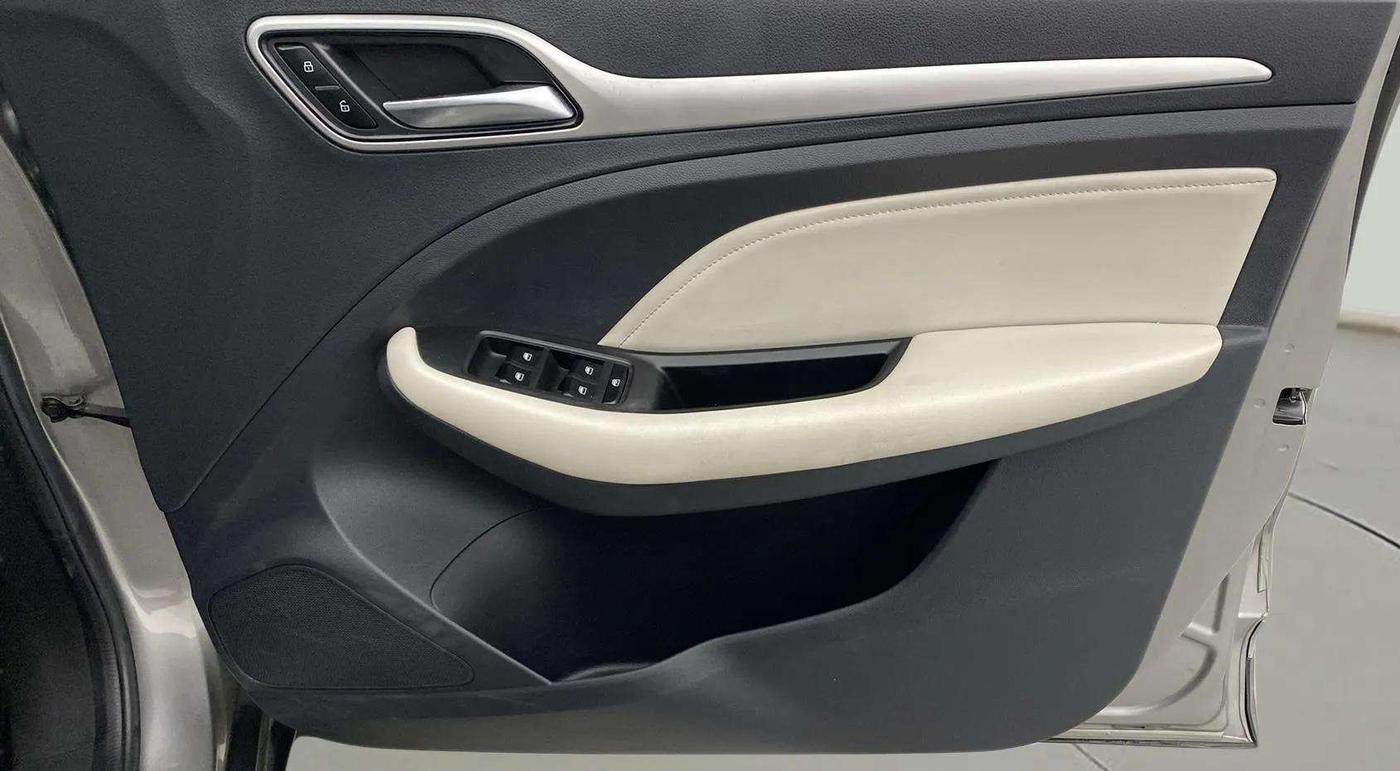 2022 MG ASTOR SAVVY 1.5 CVT, Petrol, Automatic, 36,626 km, Driver Side Door Panels Control