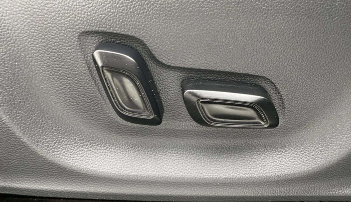 2022 MG ASTOR SAVVY 1.5 CVT, Petrol, Automatic, 36,526 km, Driver Side Adjustment Panel