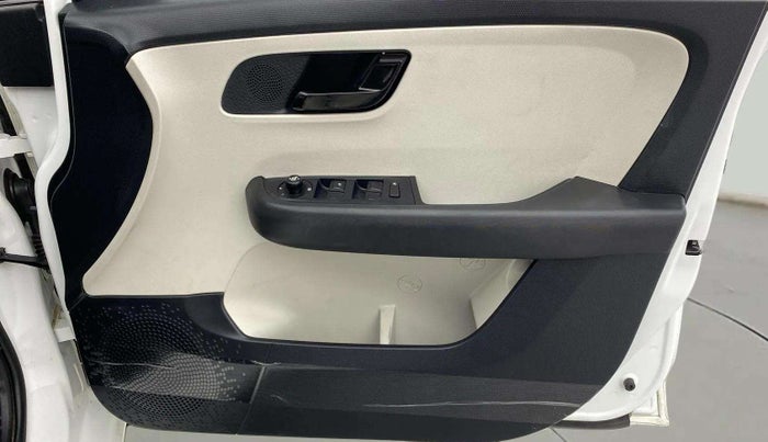 2024 Tata ALTROZ XM PLUS PETROL, Petrol, Manual, 10,162 km, Driver Side Door Panels Control