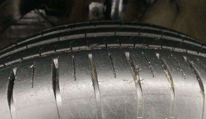 2022 Maruti Baleno DELTA PETROL 1.2, Petrol, Manual, 22,825 km, Left Front Tyre Tread