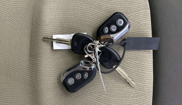 2013 Hyundai i10 SPORTZ 1.2 AT, Petrol, Automatic, 27,306 km, Key Close Up