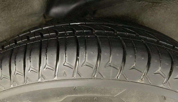 2013 Hyundai i10 SPORTZ 1.2 AT, Petrol, Automatic, 27,306 km, Left Rear Tyre Tread