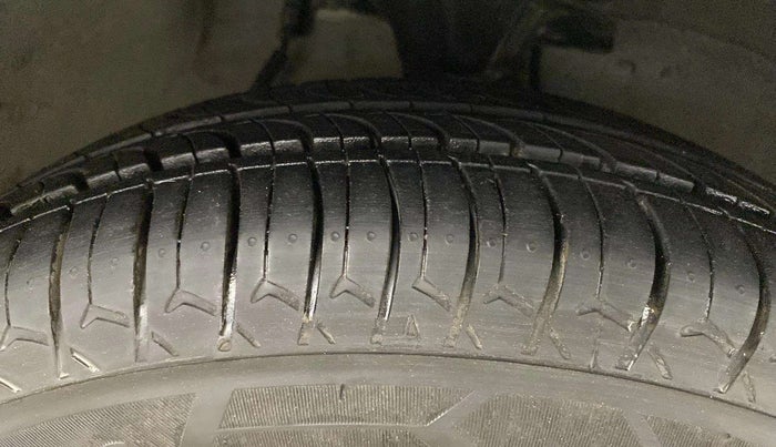 2013 Hyundai i10 SPORTZ 1.2 AT, Petrol, Automatic, 27,306 km, Right Front Tyre Tread