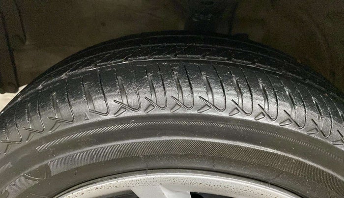 2015 Maruti Wagon R 1.0 VXI, Petrol, Manual, 53,763 km, Left Front Tyre Tread