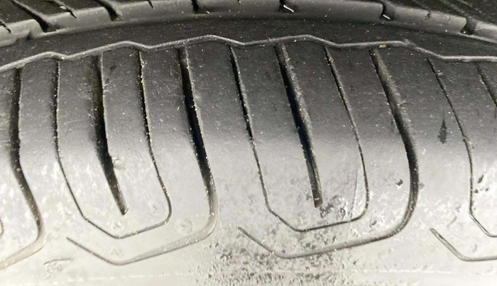 2020 Maruti S Cross ZETA AT 1.5, Petrol, Automatic, 80,983 km, Left Front Tyre Tread
