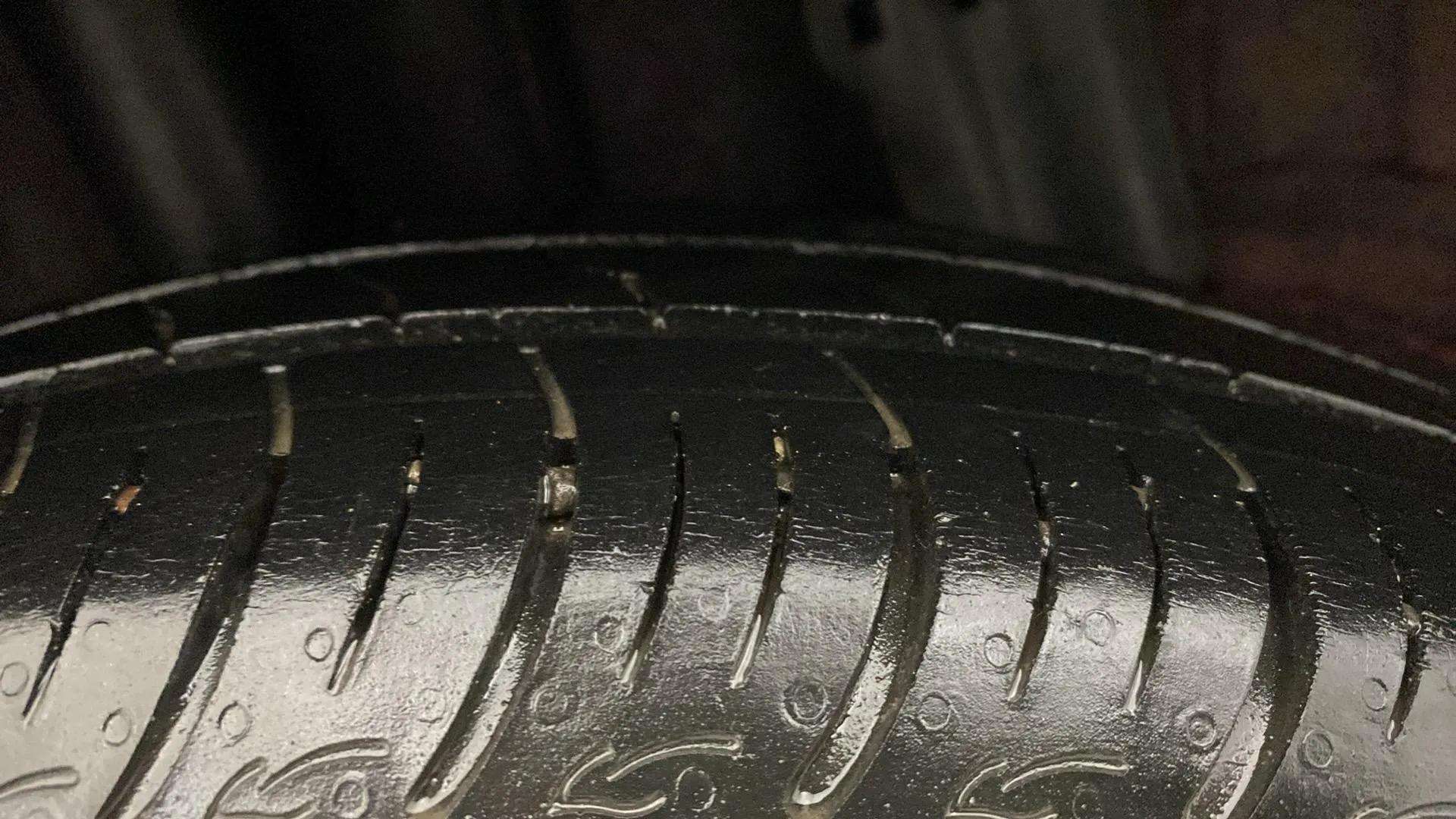 LHS-Rear-Tyre-Tread-21