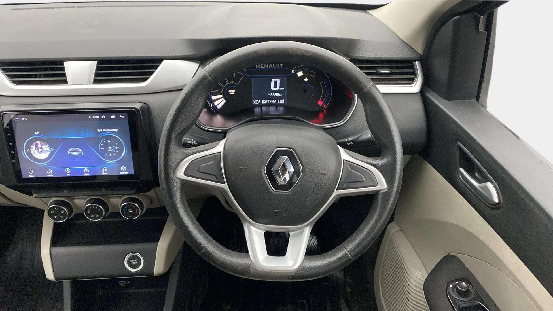 Steering-wheel-close-up-29