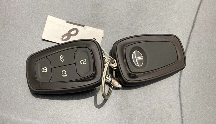 2021 Tata ALTROZ XZ PETROL, Petrol, Manual, 42,250 km, Key Close Up