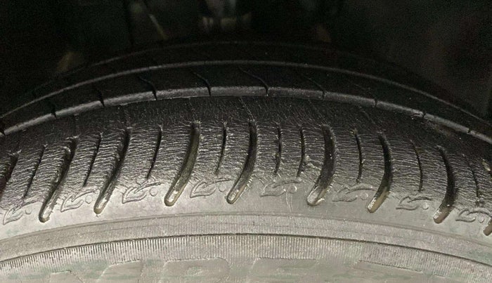 2021 Tata ALTROZ XZ PETROL, Petrol, Manual, 42,250 km, Right Front Tyre Tread