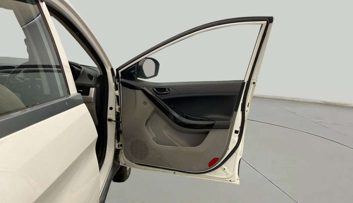 2019 Tata NEXON XMA PETROL, Petrol, Automatic, 55,230 km, RHS Front Door