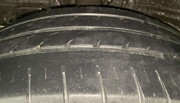 2014 Hyundai Elite i20 MAGNA 1.2, Petrol, Manual, 28,844 km, Right Rear Tyre Tread