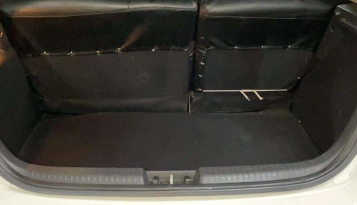 2014 Hyundai i20 SPORTZ 1.2, Petrol, Manual, 1,01,320 km, Boot Inside