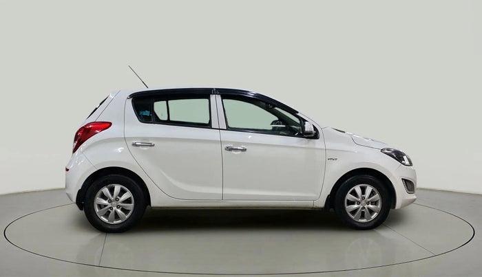 2014 Hyundai i20 SPORTZ 1.2, Petrol, Manual, 1,01,320 km, Right Side View