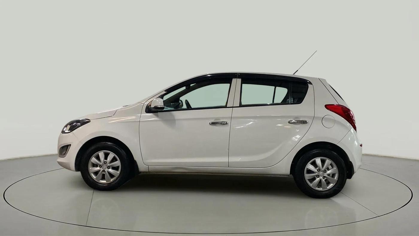 2014 Hyundai i20 SPORTZ 1.2, Petrol, Manual, 1,01,320 km, Left Side