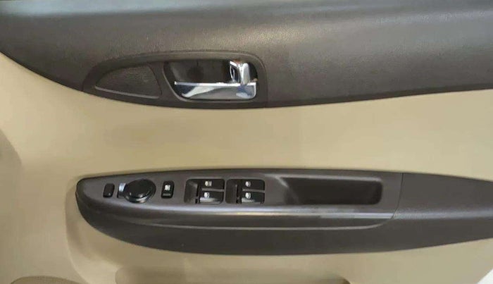 2014 Hyundai i20 SPORTZ 1.2, Petrol, Manual, 1,01,320 km, Driver Side Door Panels Control