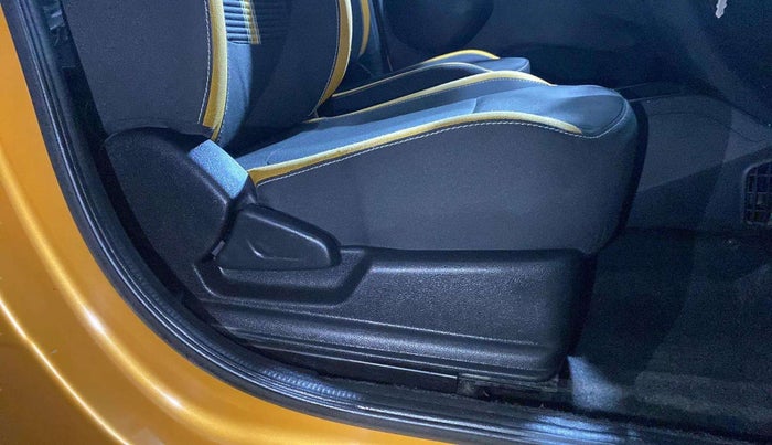 2023 Renault Kwid CLIMBER AMT 1.0, Petrol, Automatic, 5,615 km, Driver Side Adjustment Panel