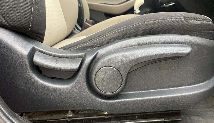2015 Hyundai Elite i20 ASTA 1.2, Petrol, Manual, 1,33,517 km, Driver Side Adjustment Panel