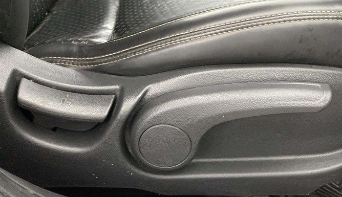 2018 Hyundai Elite i20 ASTA 1.2 (O), Petrol, Manual, 32,572 km, Driver Side Adjustment Panel