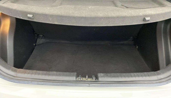 2018 Hyundai Elite i20 ASTA 1.2 (O), Petrol, Manual, 32,572 km, Boot Inside