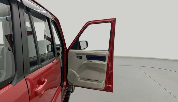 2019 Mahindra Scorpio S11 2WD, Diesel, Manual, 10,966 km, RHS Front Door
