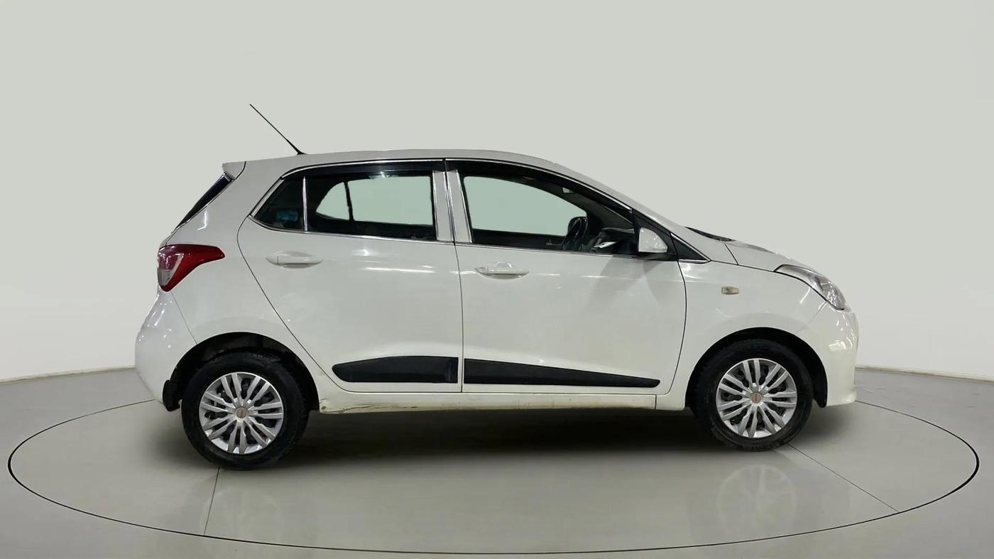 2018 Hyundai Grand i10 SPORTZ U2 1.2 CRDI, Diesel, Manual, 92,575 km, Right Side View