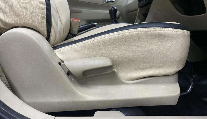 2016 Maruti Ciaz VXI, Petrol, Manual, 82,540 km, Driver Side Adjustment Panel