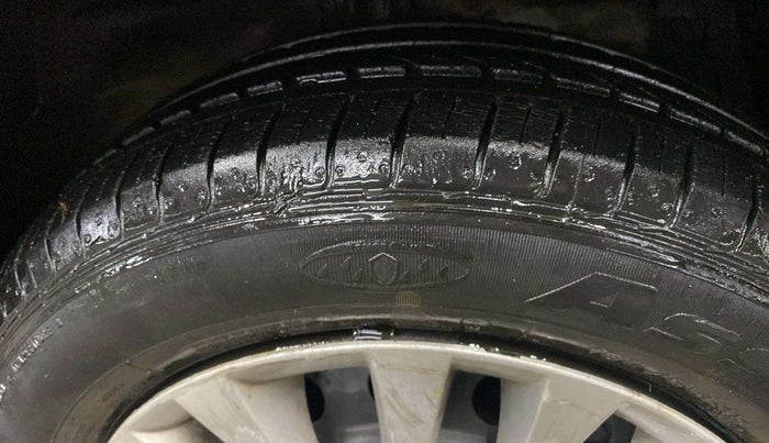 2016 Maruti Ciaz VXI, Petrol, Manual, 82,540 km, Right Front Tyre Tread