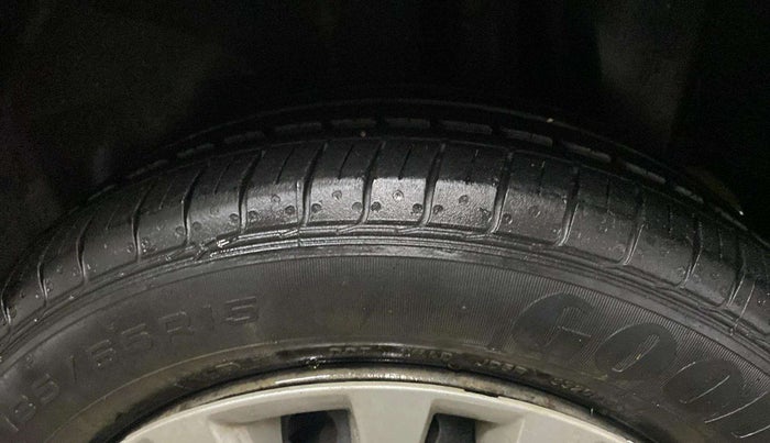 2016 Maruti Ciaz VXI, Petrol, Manual, 82,540 km, Left Rear Tyre Tread