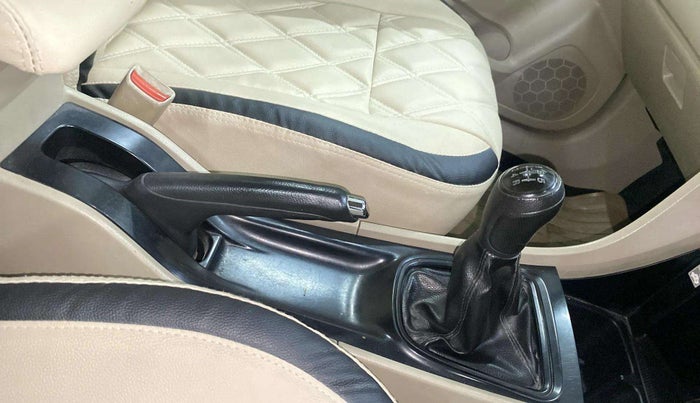 2016 Maruti Ciaz VXI, Petrol, Manual, 82,540 km, Gear Lever