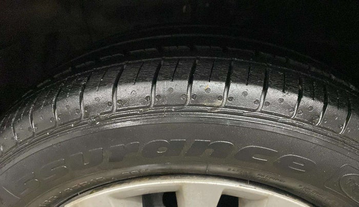 2016 Maruti Ciaz VXI, Petrol, Manual, 82,540 km, Left Front Tyre Tread