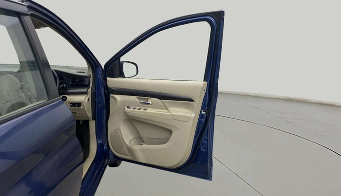 2022 Maruti Ertiga ZXI (O) CNG, CNG, Manual, 222 km, RHS Front Door