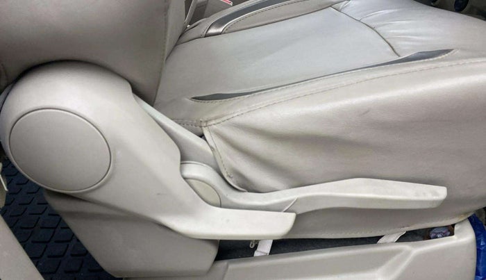 2022 Maruti Ertiga ZXI (O) CNG, CNG, Manual, 222 km, Driver Side Adjustment Panel