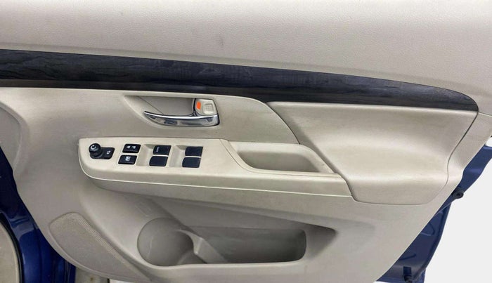 2022 Maruti Ertiga ZXI (O) CNG, CNG, Manual, 222 km, Driver Side Door Panels Control