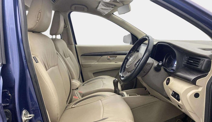 2022 Maruti Ertiga ZXI (O) CNG, CNG, Manual, 222 km, Right Side Front Door Cabin