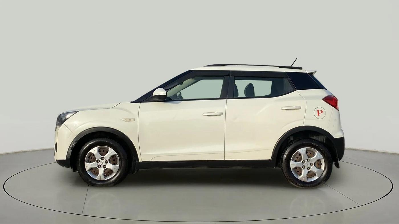 2021 Mahindra XUV300 W6 1.2 PETROL, Petrol, Manual, 99,780 km, Left Side