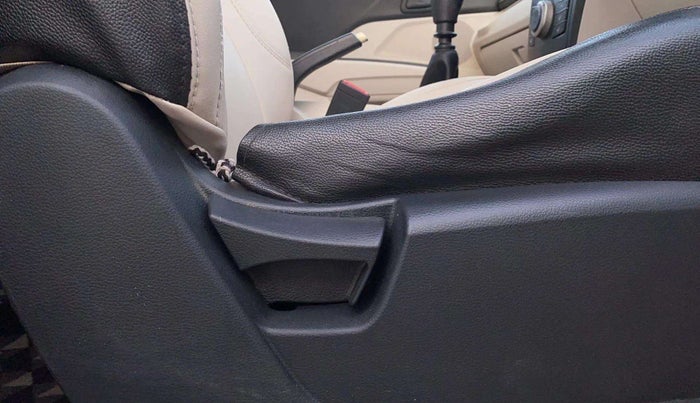 2021 Mahindra XUV300 W6 1.2 PETROL, Petrol, Manual, 99,780 km, Driver Side Adjustment Panel