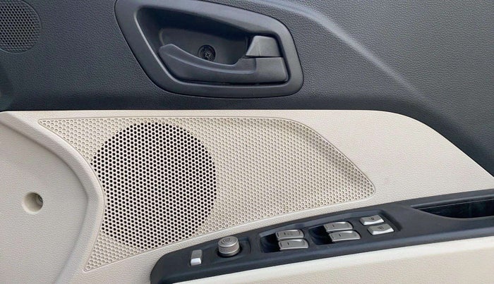 2021 Mahindra XUV300 W6 1.2 PETROL, Petrol, Manual, 99,780 km, Driver Side Door Panels Control