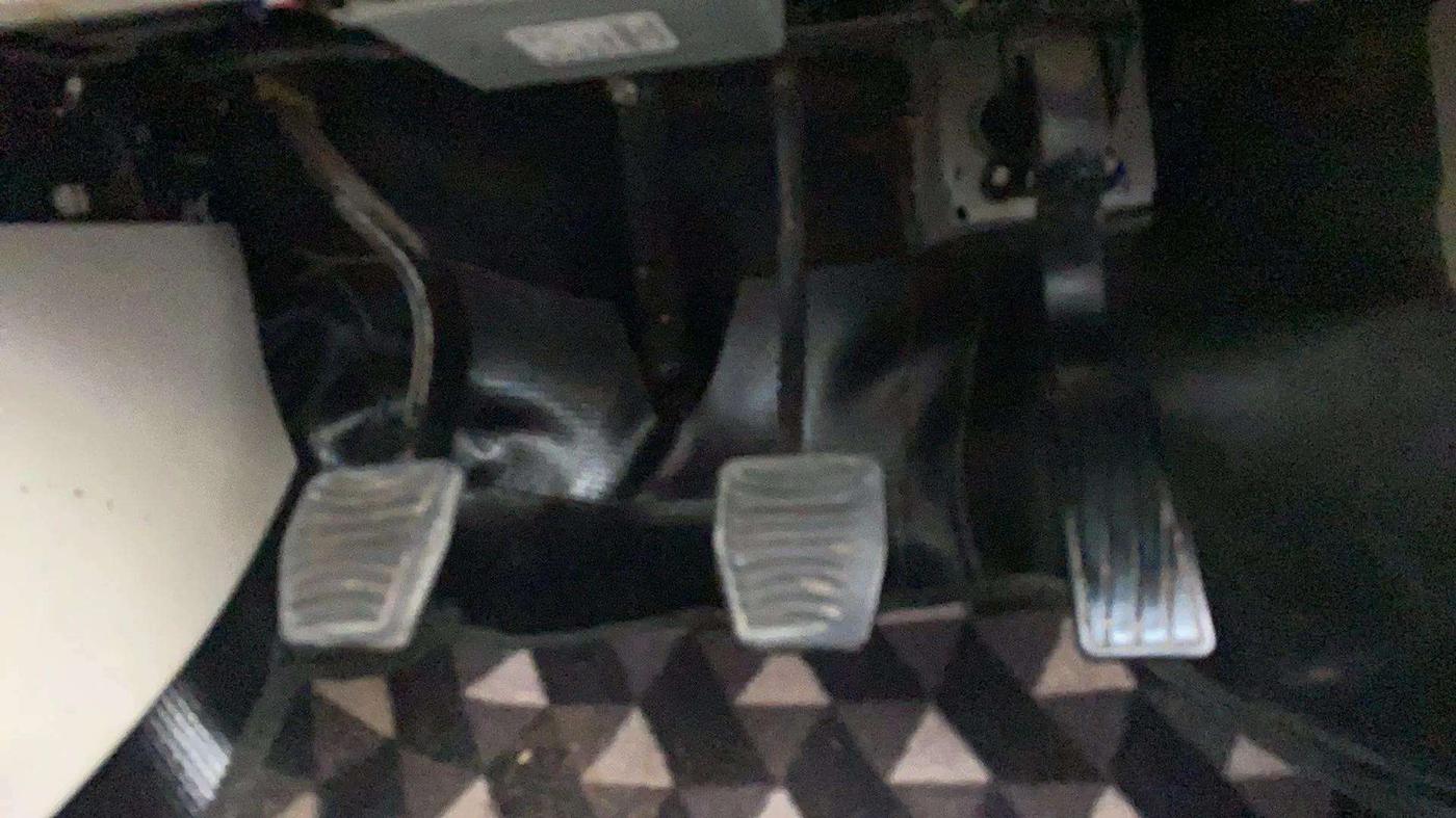 2021 Mahindra XUV300 W6 1.2 PETROL, Petrol, Manual, 99,780 km, Pedals