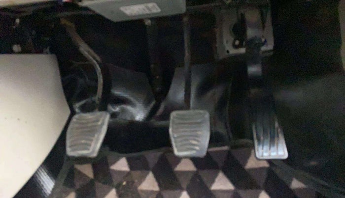 2021 Mahindra XUV300 W6 1.2 PETROL, Petrol, Manual, 99,780 km, Pedals