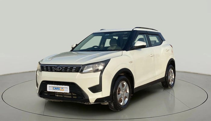 2021 Mahindra XUV300 W6 1.2 PETROL, Petrol, Manual, 99,780 km, Left Front Diagonal