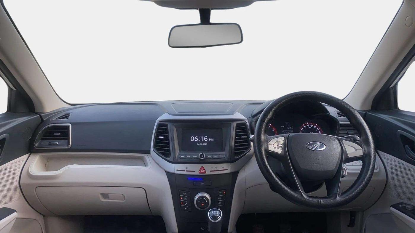 2021 Mahindra XUV300 W6 1.2 PETROL, Petrol, Manual, 99,780 km, Dashboard