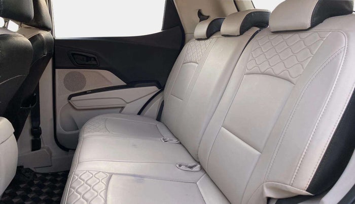 2021 Mahindra XUV300 W6 1.2 PETROL, Petrol, Manual, 99,780 km, Right Side Rear Door Cabin