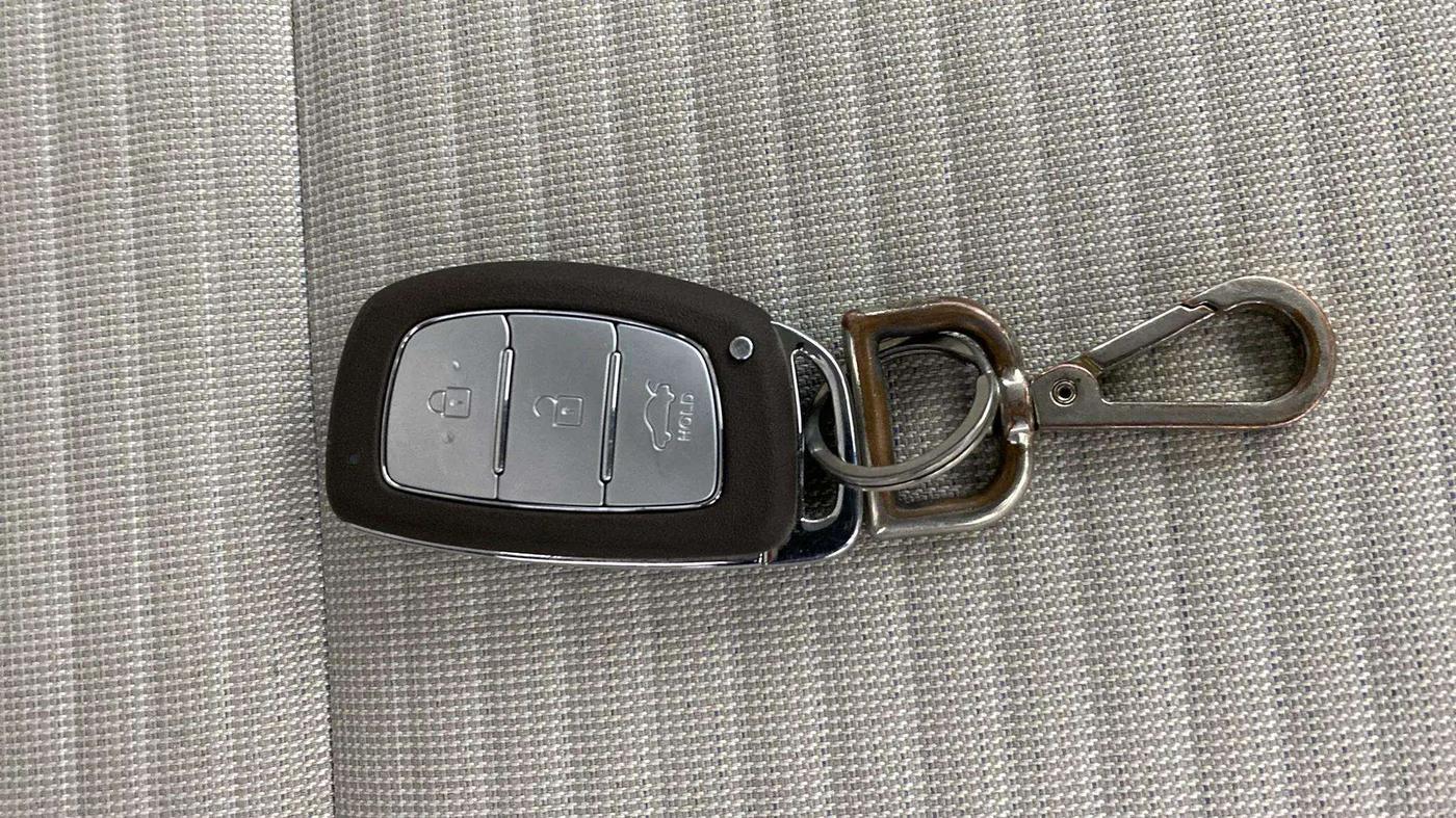 2023 Hyundai AURA SX 1.2 CNG, CNG, Manual, 40,328 km, Key Close Up