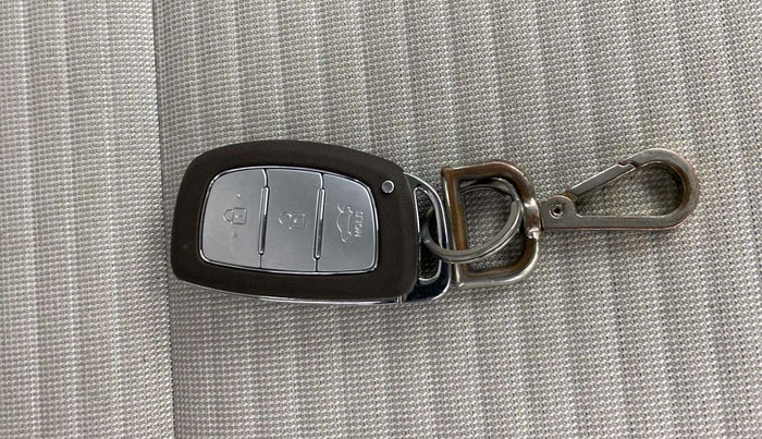 2023 Hyundai AURA SX 1.2 CNG, CNG, Manual, 40,328 km, Key Close Up
