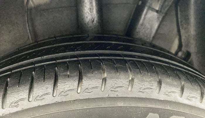 2023 Hyundai AURA SX 1.2 CNG, CNG, Manual, 40,328 km, Right Rear Tyre Tread