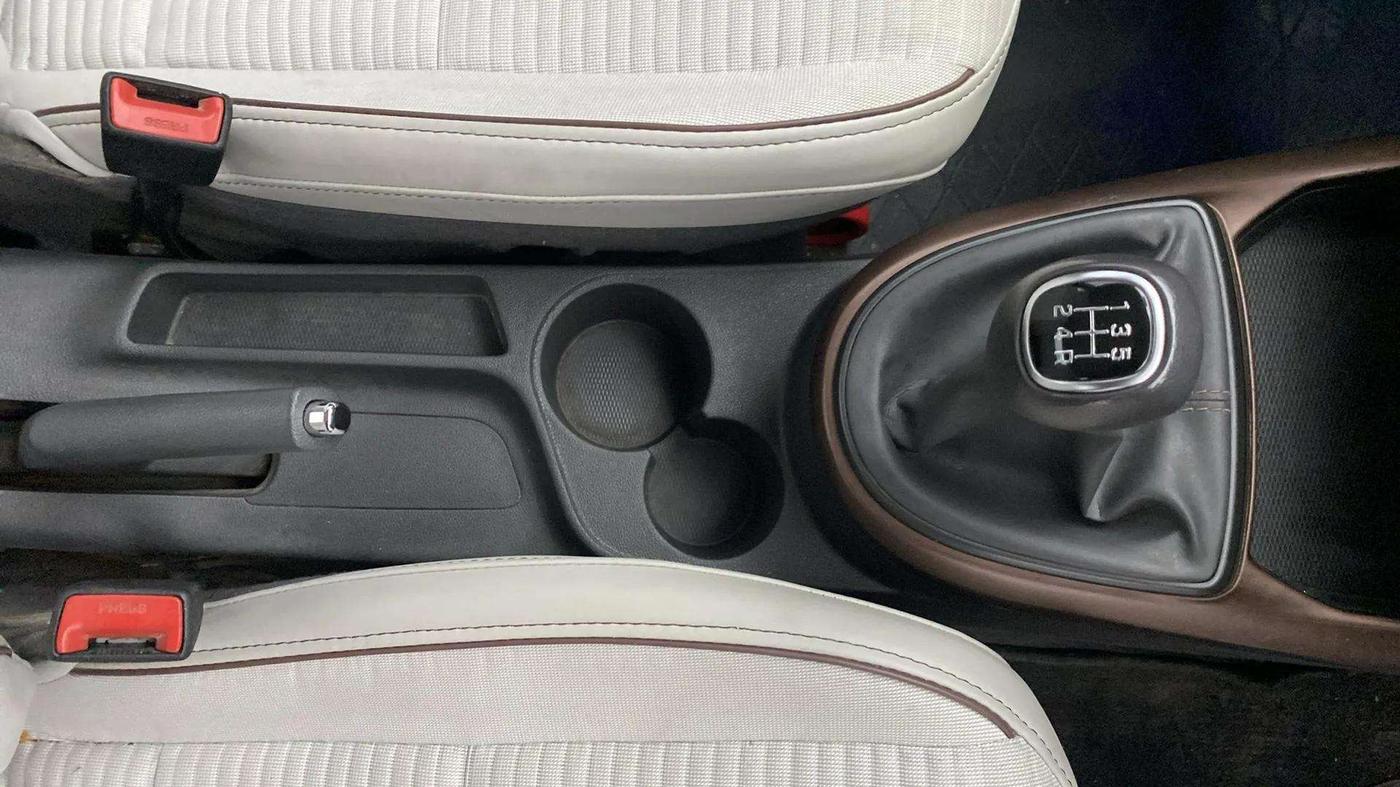 2023 Hyundai AURA SX 1.2 CNG, CNG, Manual, 40,328 km, Gear Lever