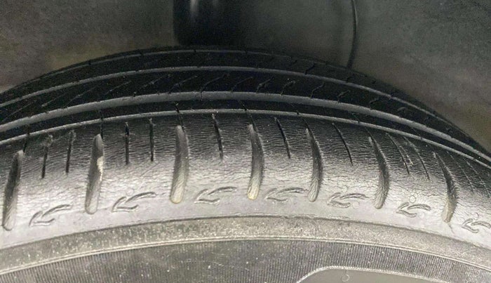 2023 Hyundai AURA SX 1.2 CNG, CNG, Manual, 40,328 km, Left Rear Tyre Tread
