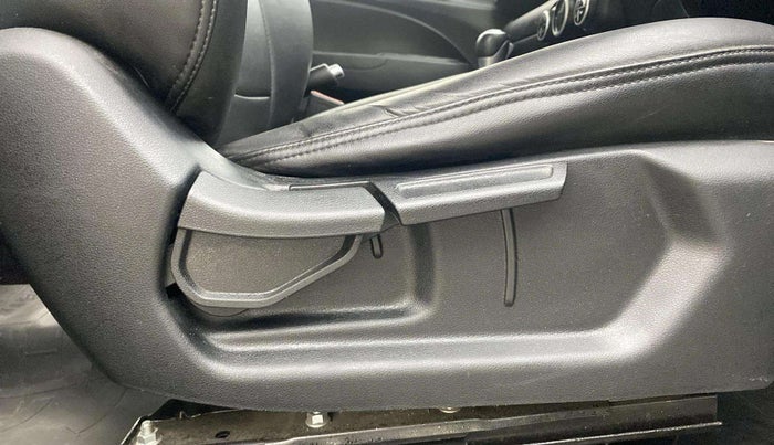 2019 Hyundai VENUE SX PLUS 1.0 TURBO DCT, Petrol, Automatic, 68,382 km, Driver Side Adjustment Panel